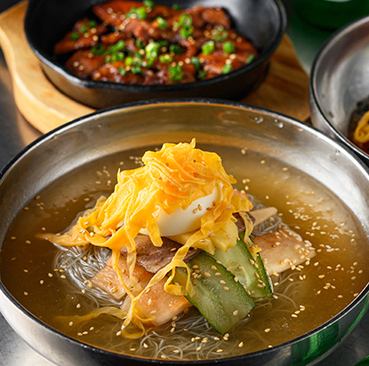冷麺の魅力を引き出す3種類の味わい、極上の冷麺体験を
