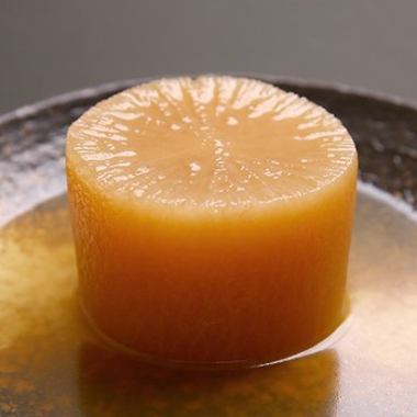 【人气No.1】「终极萝卜」在秘制黄金高汤中浸泡3天直至浸透核心。