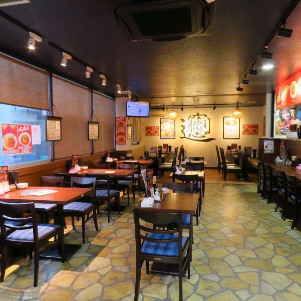 明るくにぎやかな空間づくりを大切にしており、初めてご来店されるお客様も入店しやすいような雰囲気の当店。セットメニューや種類豊富なうれしい食べ飲み放題コースもございます♪