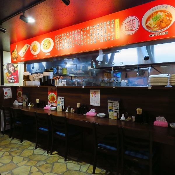 お一人での食事の際や、お仕事終わりにサクッと飲んで帰るのにちょうどいいカウンターのお席をご用意しております!いつでも気軽に本格的な中華料理をご堪能いただけます。