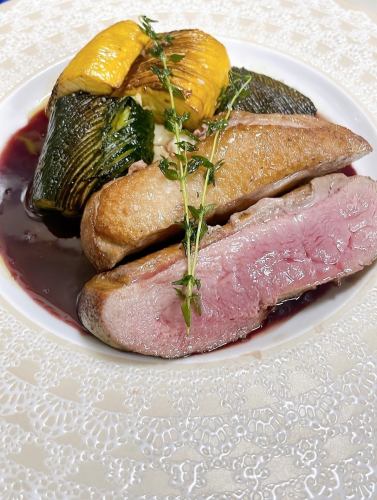 Grilled duck with red wine sauce