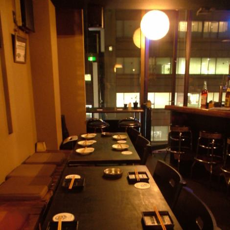 Table seats popular for guests of two or more people.We can guide you up to 11 people.You can use it in various scenes such as a couple, a date, a gathering of friends, or a banquet after work.All-you-can-drink course food also has various price ranges.We are looking forward to preparing delicious sake and delicious dishes.
