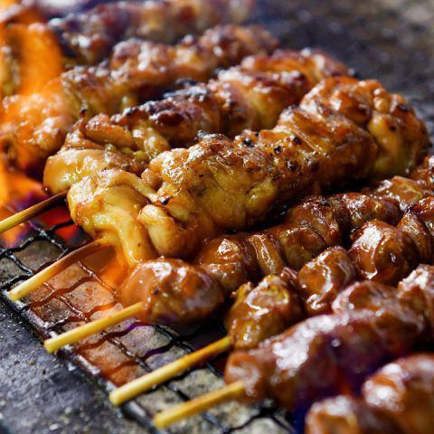 All-you-can-eat and drink yakitori course finished with branded chicken! Use Kishu Bincho charcoal to bring out the flavor of the chicken even more ♪