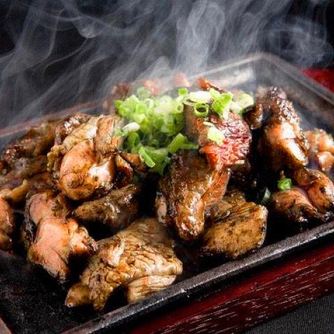이케부쿠로에서 맛있는 토종 닭과 술을 즐긴다면 "鳥助"에