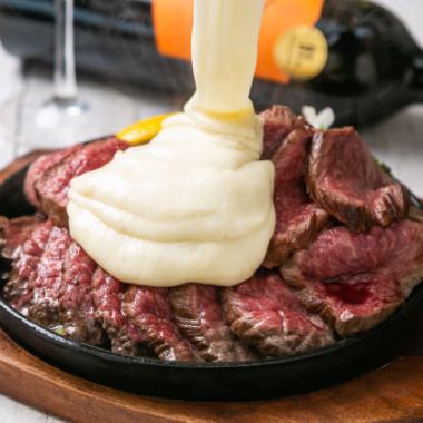 Kuroge beef steak with plenty of teppanyaki cheese ♪ Luxuriously enjoy the "Cheese Flood"!!