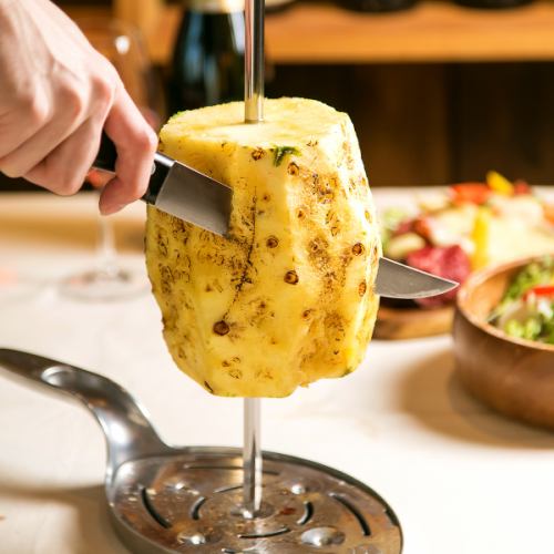 You can eat as much as you like from a wide variety of rare cuts. The freshly grilled pineapple, popular among women, has a sweet and fragrant taste.