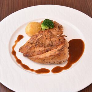 備中高原鶏もも肉の香草パン粉焼き