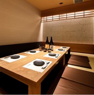 A healing Japanese space with a warm woodgrain atmosphere.The entrance can be closed with a door, so it is recommended for hospitality.A digging trowel that can be relaxed and stretched out for up to eight people.
