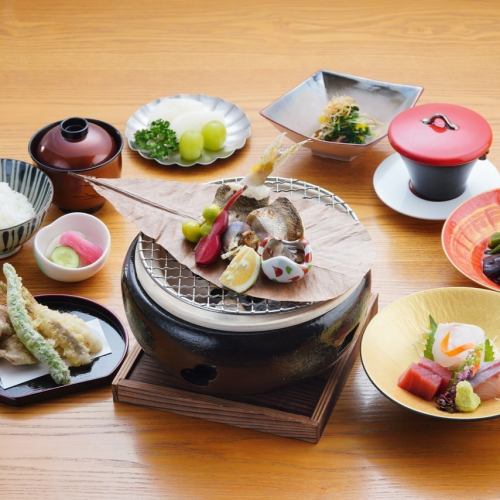 <<Omakase Course ~Takumi~>> Recommended for entertaining and dinner parties, this 8-dish omakase course costs 8,500 yen.