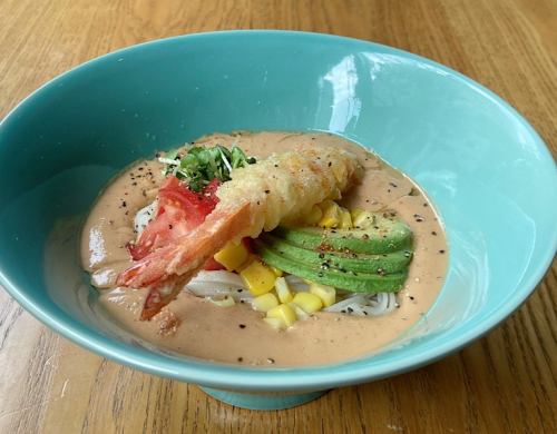 【夏季限定】　海老と夏野菜たっぷり冷やしうどん