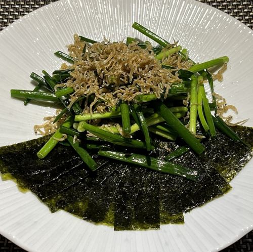 Dried sardine and leek salad