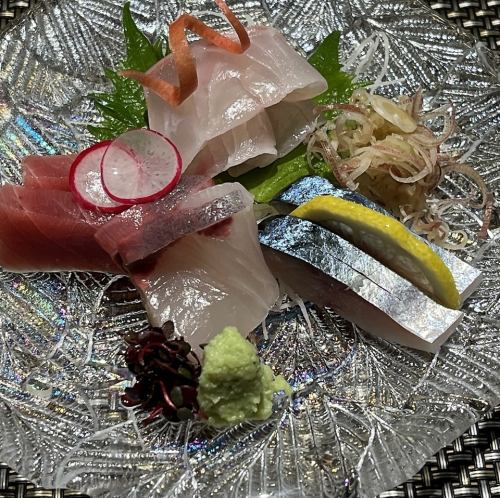 Assortment of three kinds of sashimi