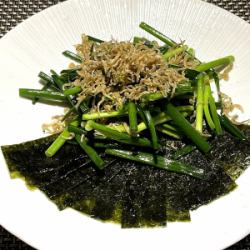 Dried sardine and leek salad