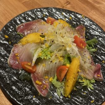 寒鰤のわさび香るカルパッチョ（自家製オレンジソース）