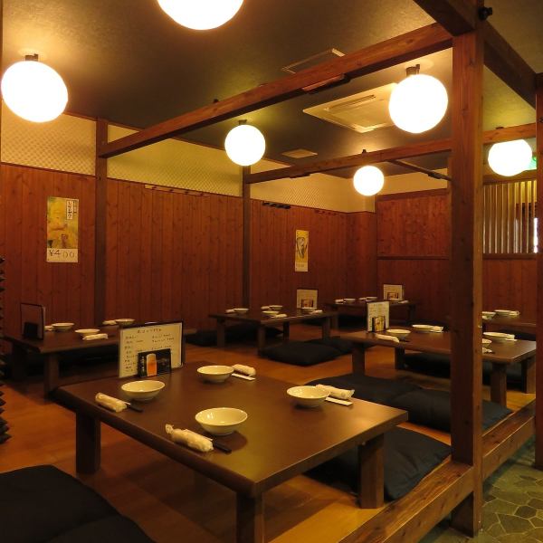 The tatami mat seats that can accommodate up to 28 people are perfect for company banquets.Full course with all-you-can-drink ★