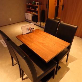 人数に応じてテーブル席を繋げてのご利用も可能ですのでデートやご友人同士での2次会に！DPS船橋の飲み放題は30分女性550円☆男性660円！からなのでどなたでもご利用頂きやすい料金システムです！駅から徒歩2分！アクセス抜群のため気軽にお使いいただけます♪少人数から大人数まで使えるお店です。
