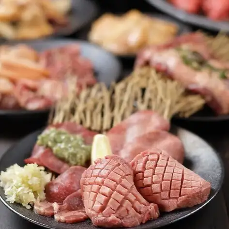 お初天神の焼肉居酒屋★名物厚切りタンや極上和牛肉寿司が食べ放題の豪華コース!炭火焼肉と飲み放題で◎