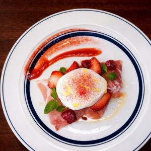 ブッラーターチーズと季節のフルーツ