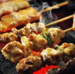 炭火で焼き上げる本格焼鳥