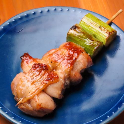 炭火で焼き上げる本格炭火焼鳥