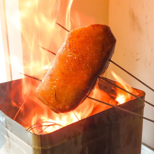 【藁焼き2種】カツオ藁焼き、鴨藁焼きの2種。表面だけを瞬時に焼き上げ、旨みをぎゅっと閉じ込めた逸品
