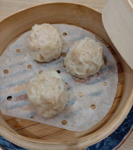 4 pieces of chicken and onion shumai