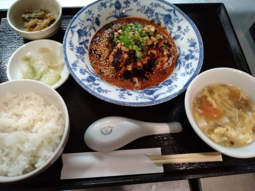 For lunch, we offer a great value lunch set♪