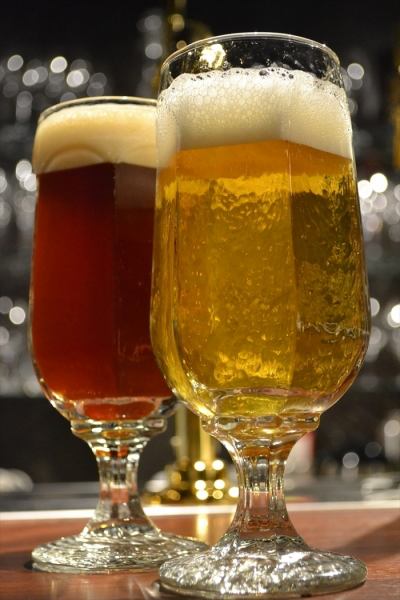 【クラフトビール】クラフトビールは常時25種類以上品揃えしています。小規模醸造所(マイクロブルワリー)で手作りで作られたビールは個性的で味わいも様々。是非ゆったりした空間でお楽しみ下さい。
