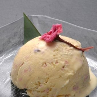 春の香　自家製桜のアイスクリーム