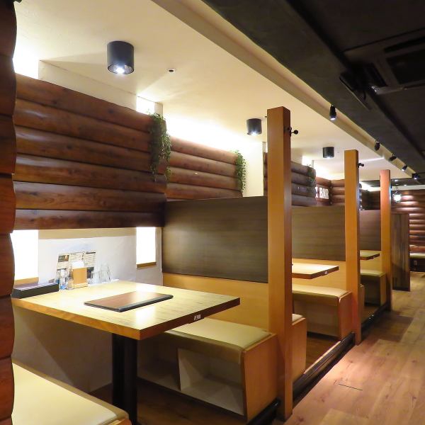 [5-minute walk from Exit 12 of Sakae Station] The seats have a calm wood grain atmosphere and are recommended for drinking parties for 3 to 6 people!