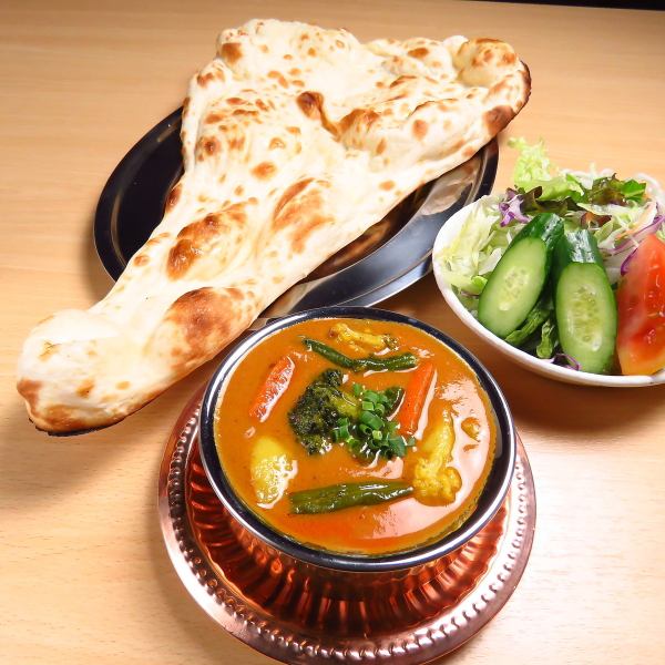 Authentic spice curry, naan, tandoori, papad, etc. that you can choose from all 21 types [Lariglass course] 2200 yen