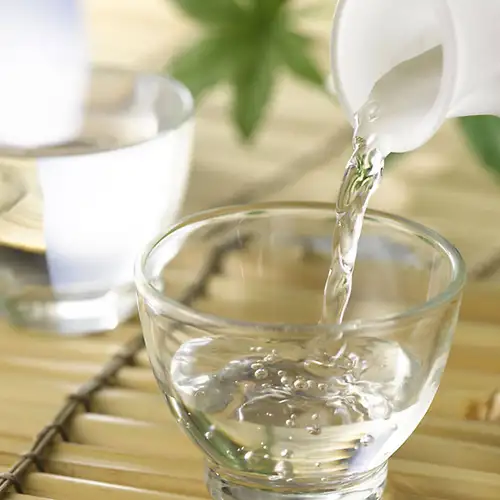 我们提供多种优质烧酒和清酒！