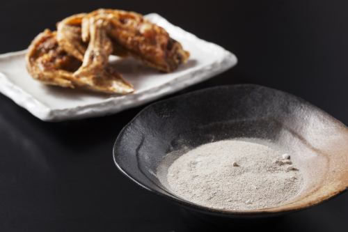 Carefully selected salt blended for chicken wings