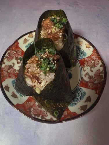 鶏天むす
飲んだ最後の〆にちょろっと欲しいやつ
#天むす
#博多天むす
#博多居酒屋