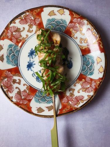 ささみ梅、ささみ わさび、皮
ささみの梅肉とわさびは、どちらがいいかは永遠のテーマでしょう
皮はグルグル巻いてなんてうちはしませんからね
#博多焼き鳥
#博多居酒屋