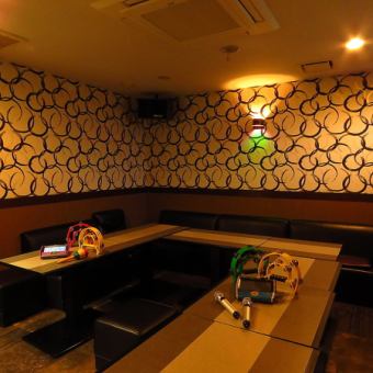 We welcome up to 8 people up to 15 people ♪! Sing and drink in the private room of the sofa seat where there is a stylish atmosphere such as wallpaper and indirect lighting ♪ You can sing from 1 hour up to 6 hours!! Number of people and requests Feel free to contact us ♪