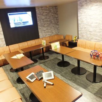 A large karaoke monitor is installed in a large private room that can accommodate up to 40 people ◎ A banquet course with an all-you-can-drink is available!