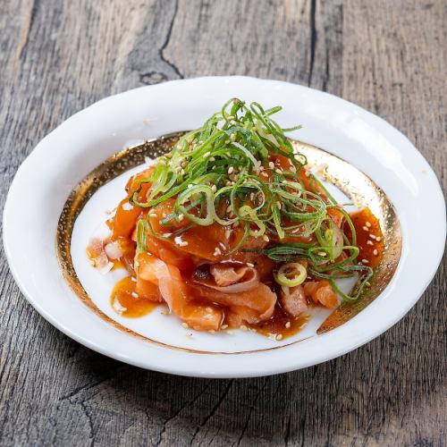 一押し！サーモンユッケ