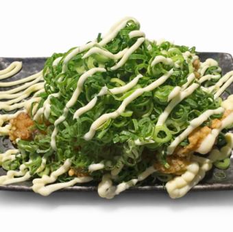 炸雞配蔥花和柚子醋