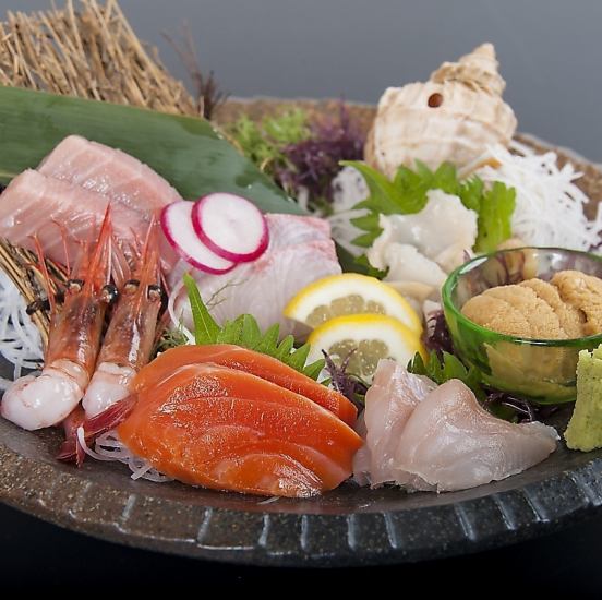 北海道の魅力である魚介類を毎日目利きをして仕入れています。