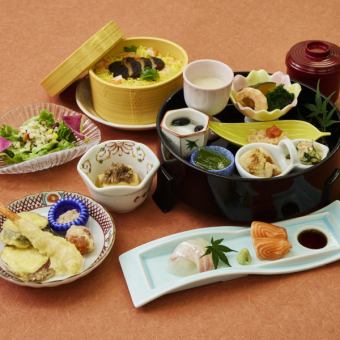 旬菜やわらぎ弁当 天ぷら付 2,420円(税込）