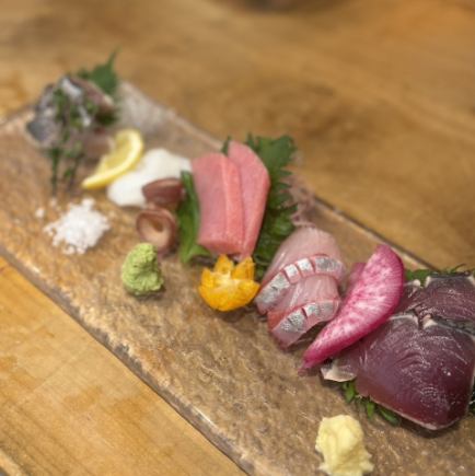 [Perfect for various banquets] Seasonal chef's choice course with sashimi (6 dishes total, food only) for 2 or more people: ¥5,500 (tax included)