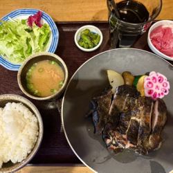 Black-roasted chicken set meal