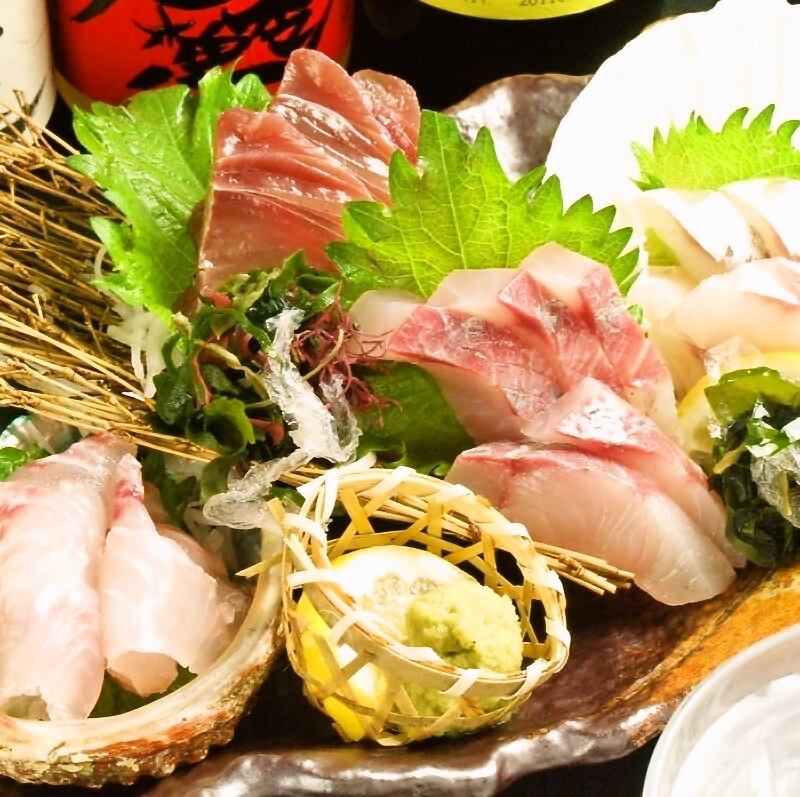 Please enjoy the exquisite fresh sashimi carefully selected from the fishing port.