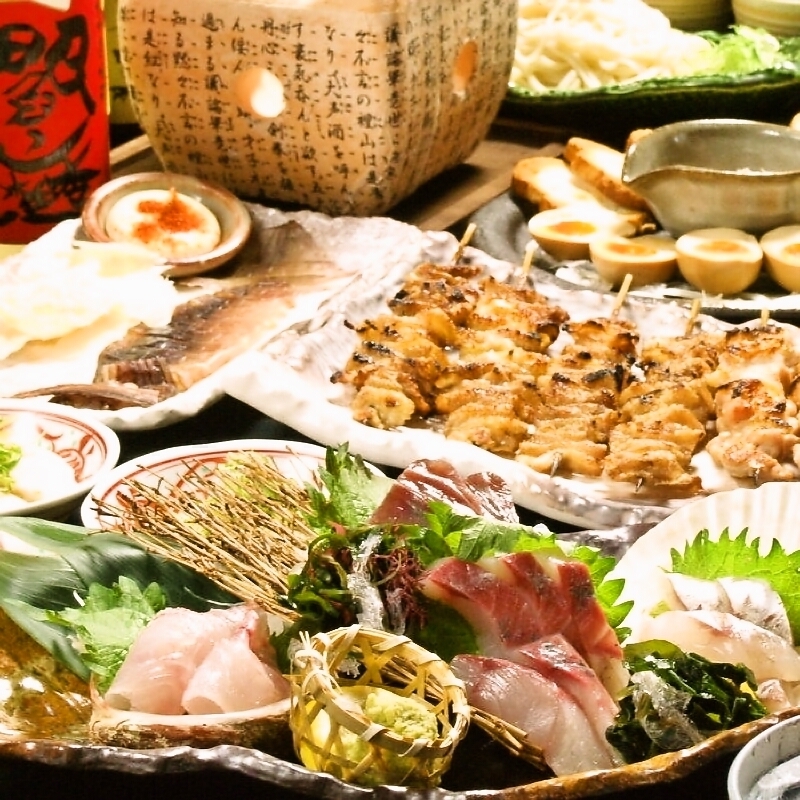 豪华套餐，包含国产牛肉寿喜烧和特选炭烤牛肉串！