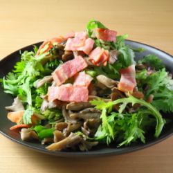 春菊とキノコのサラダ