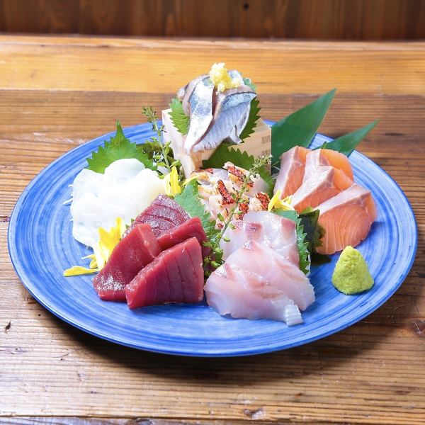 豊洲市場に出向いて仕入れる鮮魚のお刺身