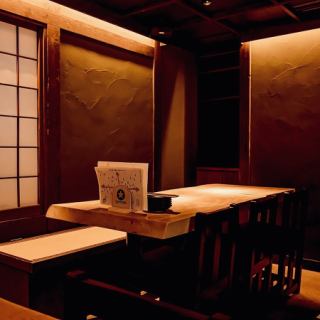3階には6名様がご着席できるテーブル席も御座います。歓談の場にも最適ですので是非ご利用ください