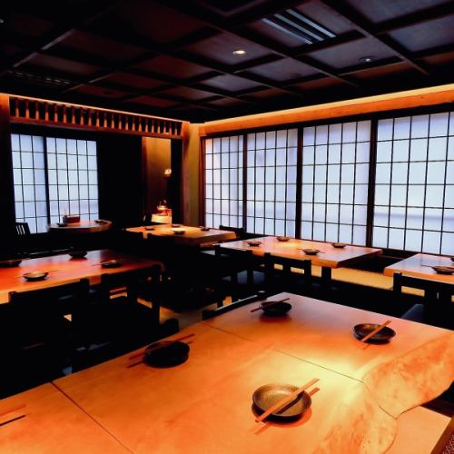 当店では「フロア貸切」も承っております。2階は最大18名様まで、3階は最大26名様までのご利用となりますので、少人数のお集まりから会社宴会などの大型宴会まで、幅広いシーンにご利用いただけます！絶品料理とドリンクを囲み、心ゆくまでお楽しみください