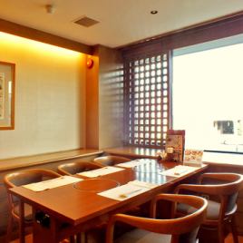 A perfect seat to move around freely and deepen exchanges ♪ Ideal for meals with like-minded friends ◎